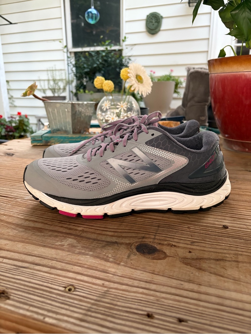 New Balance 840v4 Women’s Size 11 Gray Pink Running Walking Shoes W840GO4